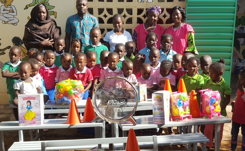 Onlus – “A Riveder le stelle…” In Mali – Commune Rurale de Kalabankoro -fornisce le attrezzature in favore di una scuola materna “La&nbsp;Rose”