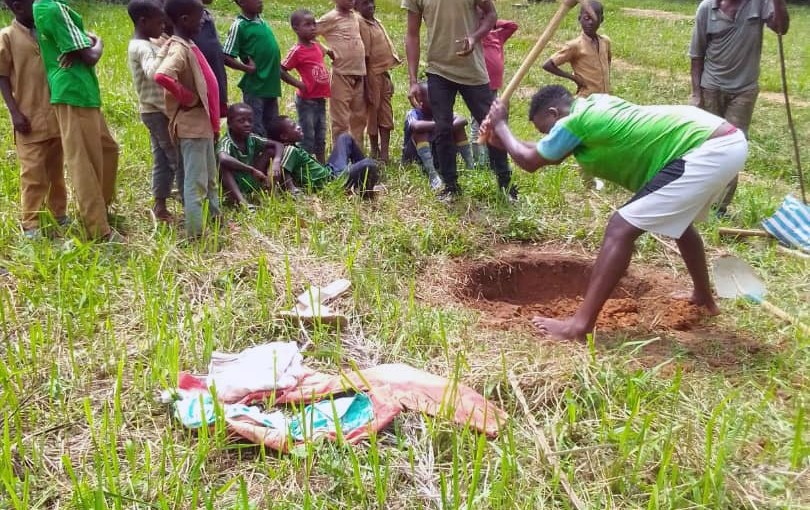 MARIA ROSA TABELLINI, PER FESTEGGIARE UN NUOVO POZZO IN CAMERUN, CI PROPONE UNA&nbsp;POESIA