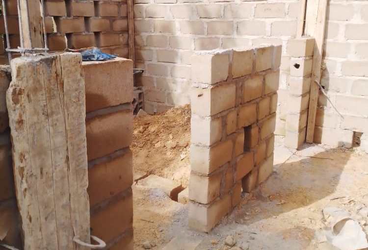 MALI 2022 COSTRUZIONE DI UNA PORCILAIA DONNE DI “TONKORO” PRESSO&nbsp;KATI.