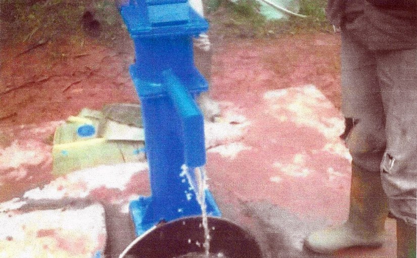CAMERUN – COMUNITA’ PARROCCHIALE DI MBANDA (ESEKA) ESEGUITO IL PRIMO INTERVENTO DI REALIZZAZIONE DI UN POZZO PER ACQUA&nbsp;POTABILE